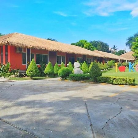 Aurora Resort Kanchanaburi Buitenkant foto