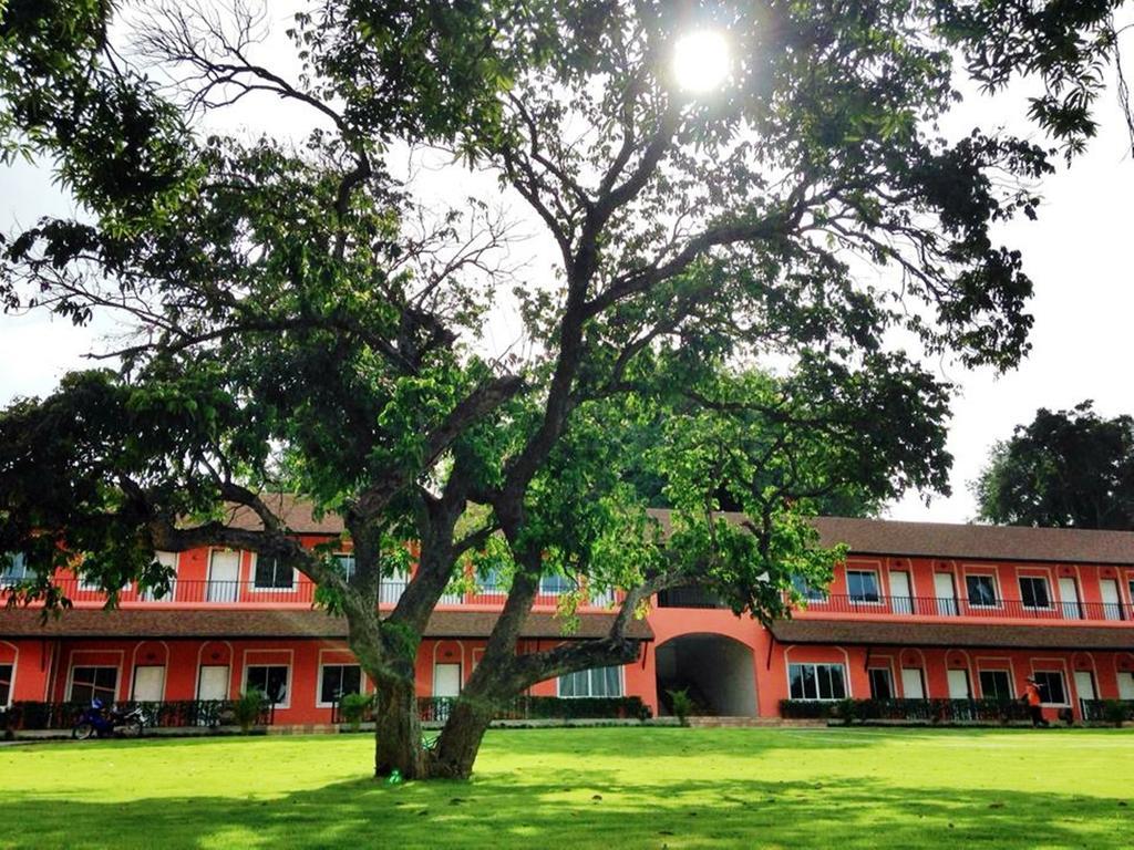 Aurora Resort Kanchanaburi Buitenkant foto