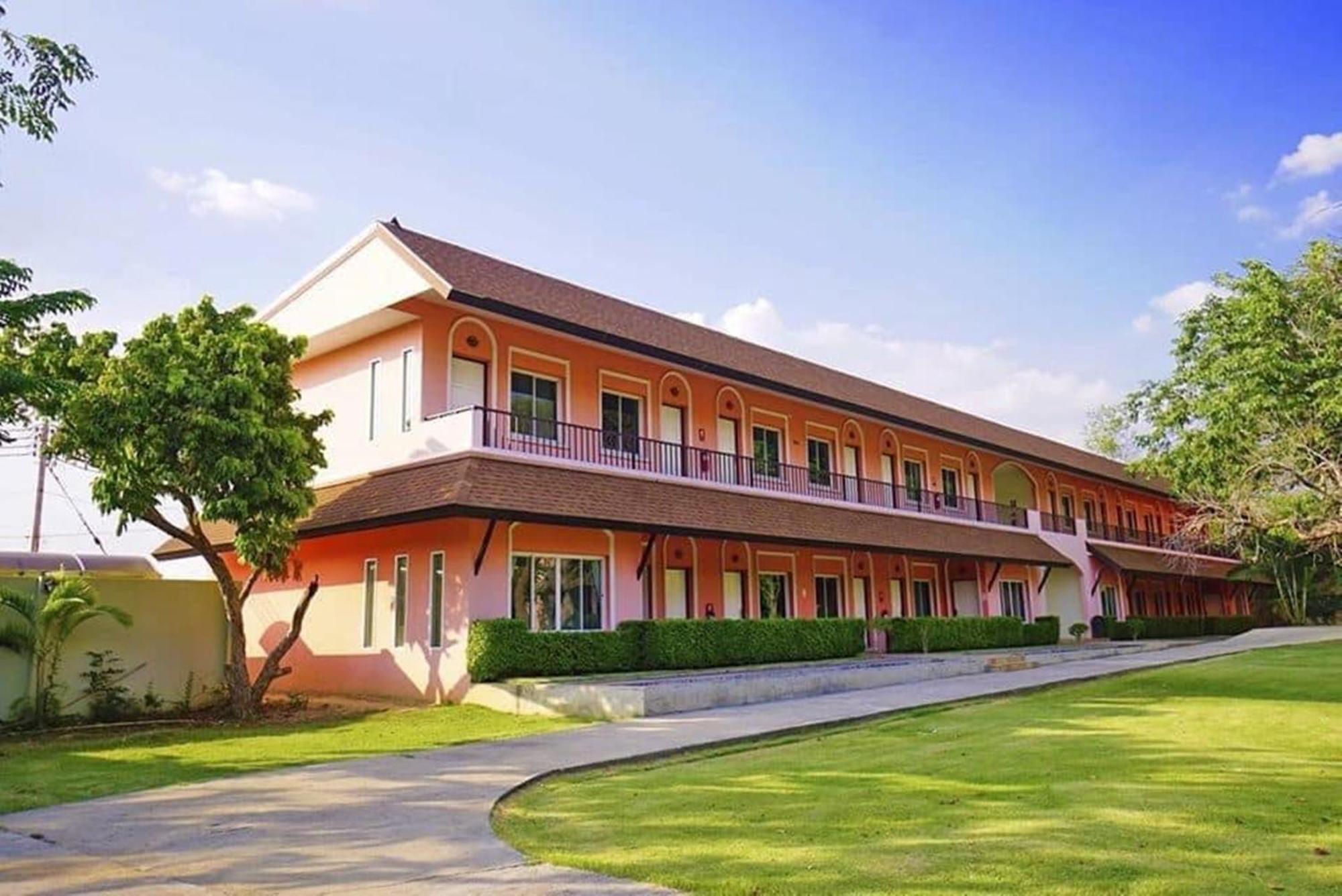 Aurora Resort Kanchanaburi Buitenkant foto