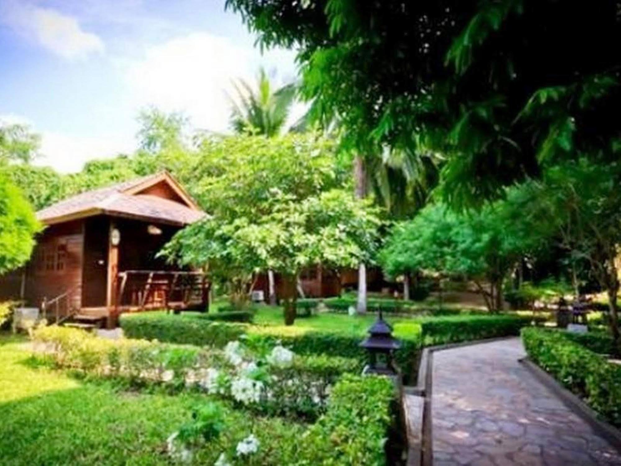 Aurora Resort Kanchanaburi Buitenkant foto