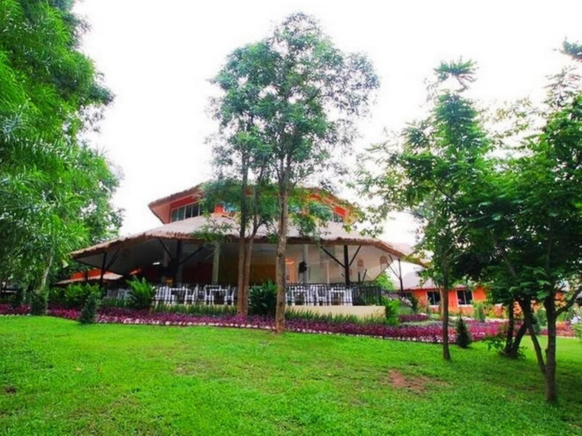 Aurora Resort Kanchanaburi Buitenkant foto