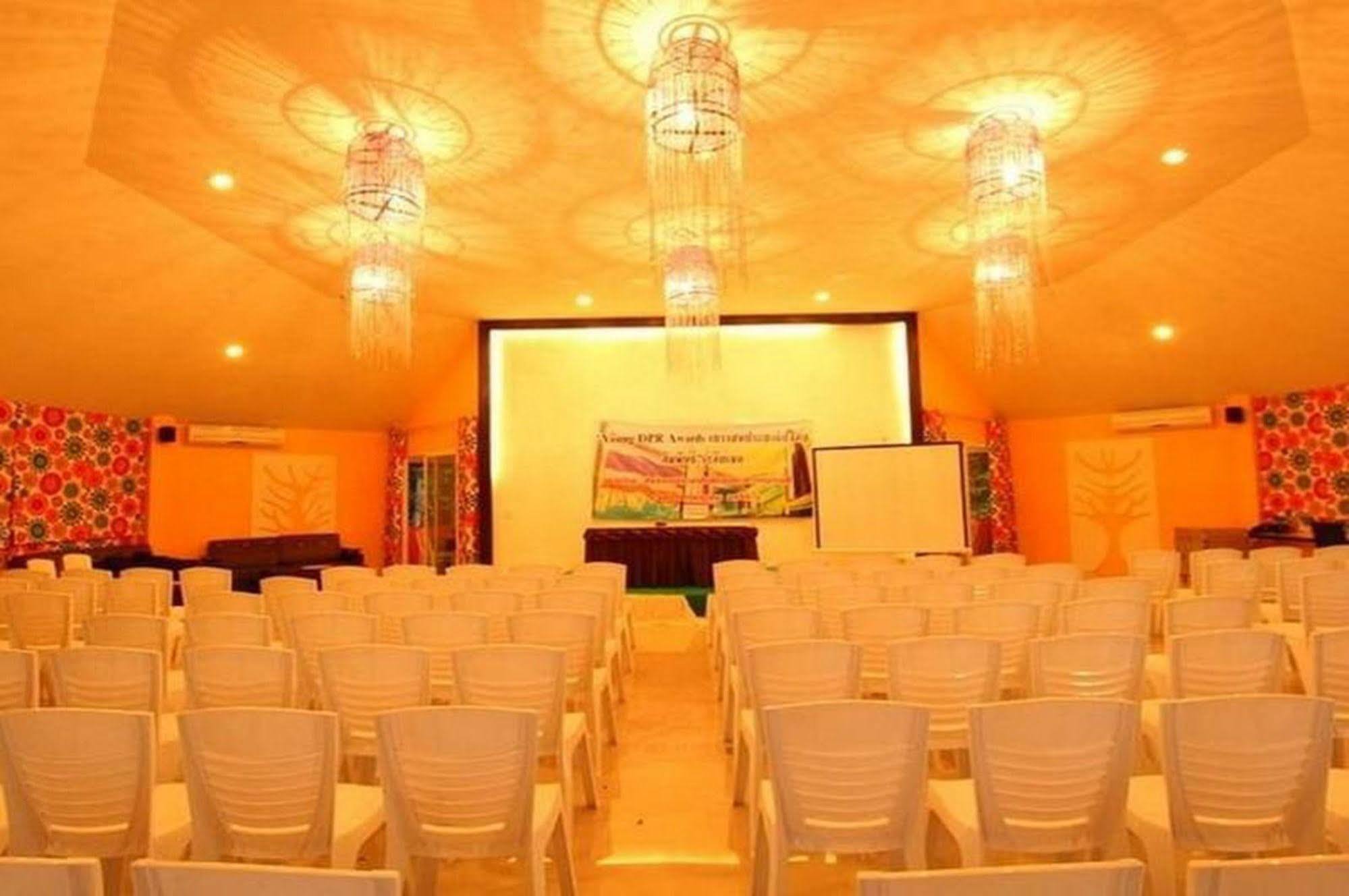 Aurora Resort Kanchanaburi Buitenkant foto