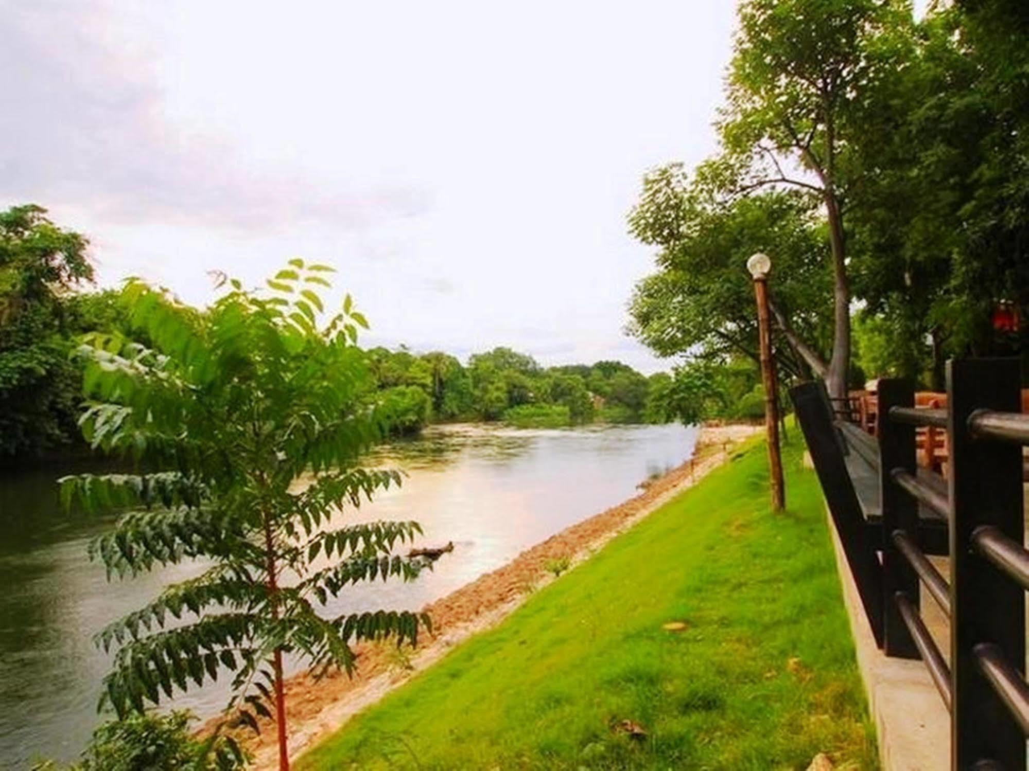 Aurora Resort Kanchanaburi Buitenkant foto