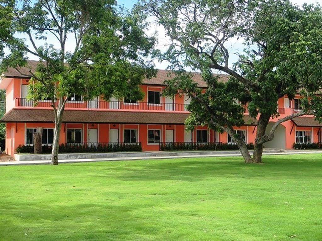 Aurora Resort Kanchanaburi Buitenkant foto