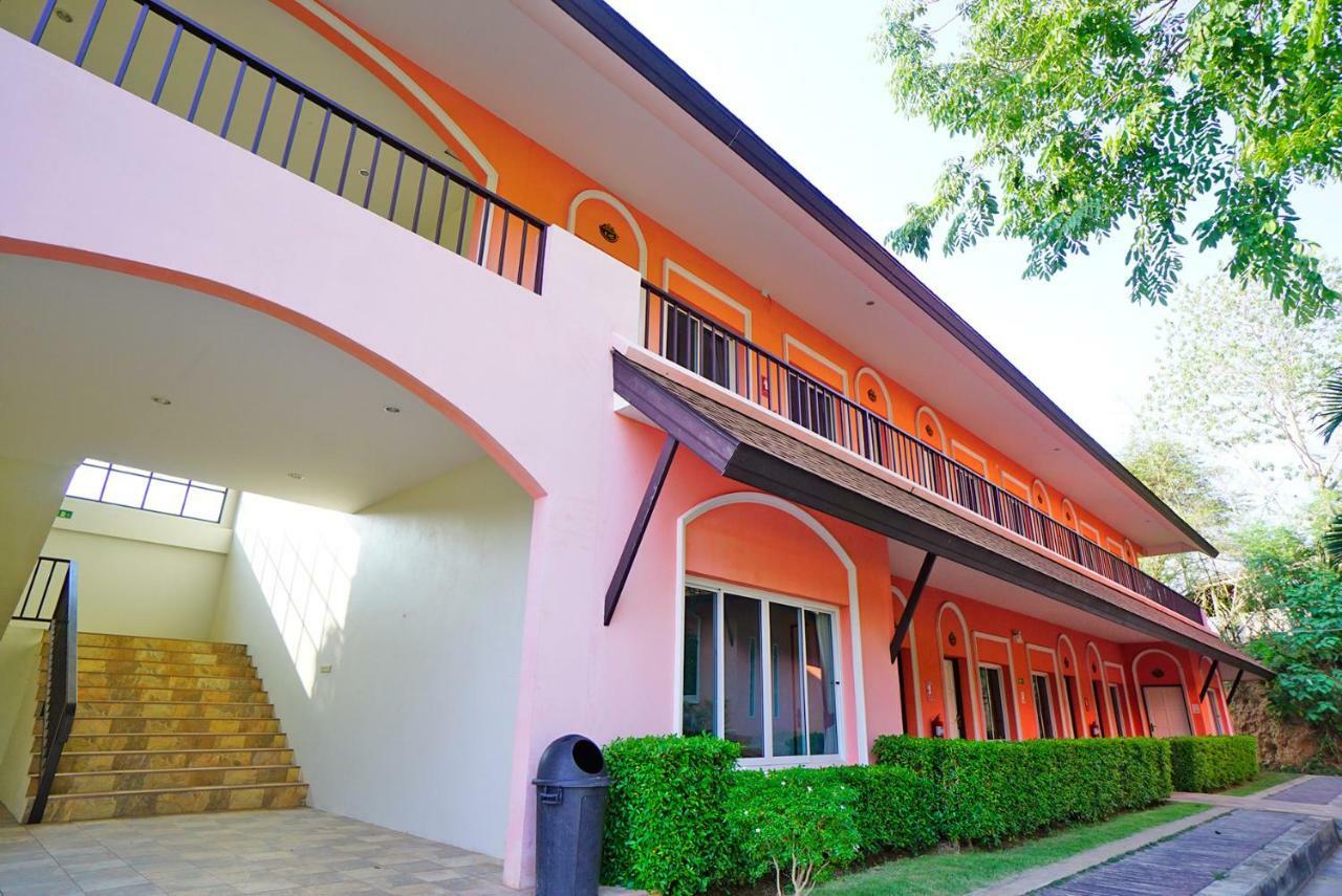 Aurora Resort Kanchanaburi Buitenkant foto